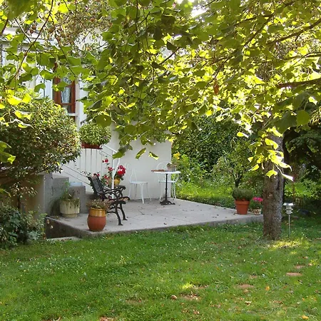 La Longere Des Gillettes Bed & Breakfast Bezenet