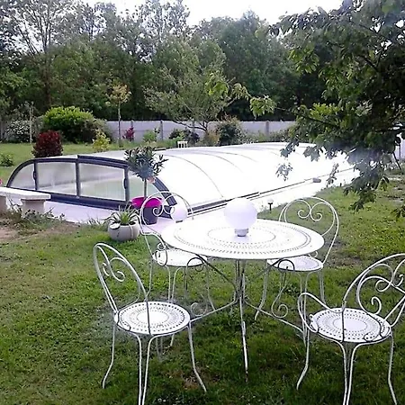 Couette-café La Longère Des Gillettes