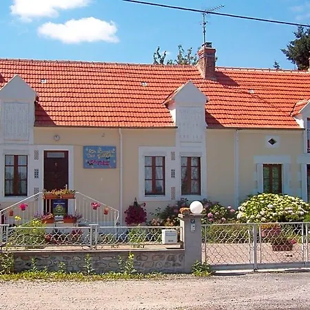 Couette-café La Longère Des Gillettes 3*